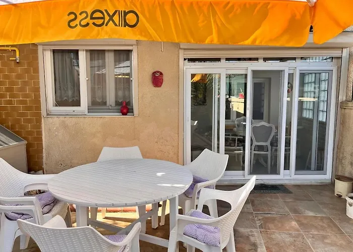 At 100 Meters To The Sea In Prázdninový dům *