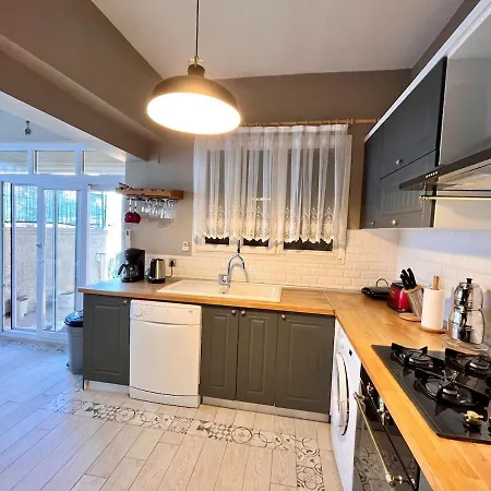 At 100 Meters To The Sea In Case de vacanță *