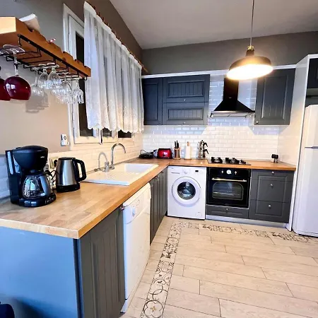 Case de vacanță At 100 Meters To The Sea In