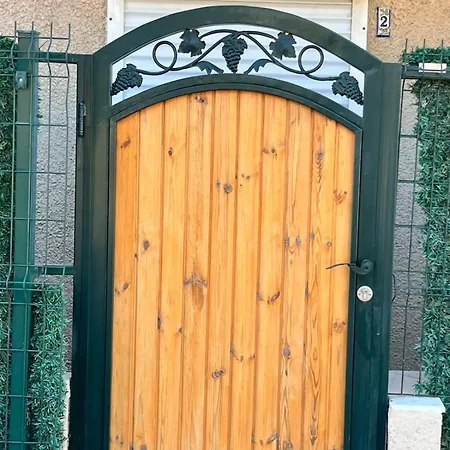 At 100 Meters To The Sea In Case de vacanță